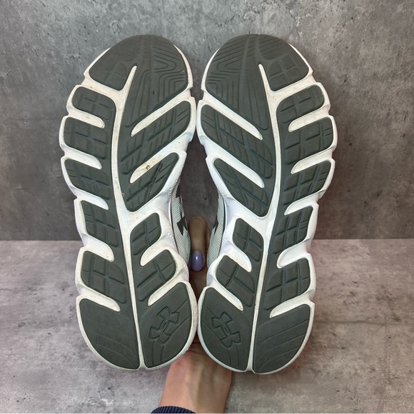 Under Armour Assert 6 Running Shoes 1266252-100 Womens sz 6.5 - grey - Picture 5 of 6